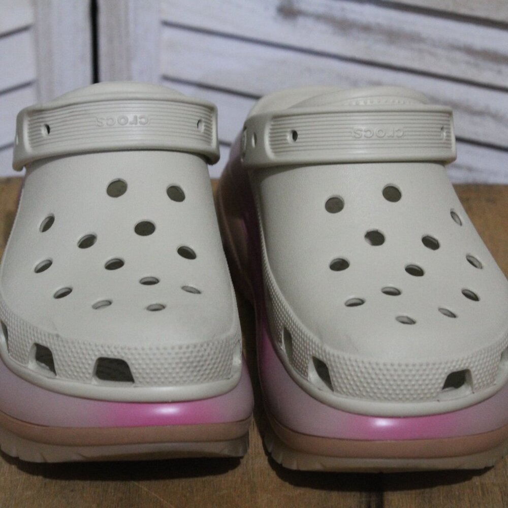 Crocs Classic Clog Platform in White and Pink